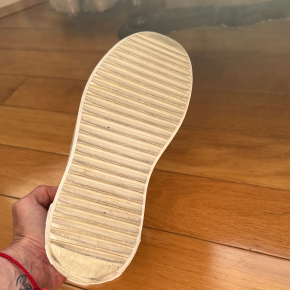 Louis Vuitton White Women's Sneakers - Picture 5 of 10